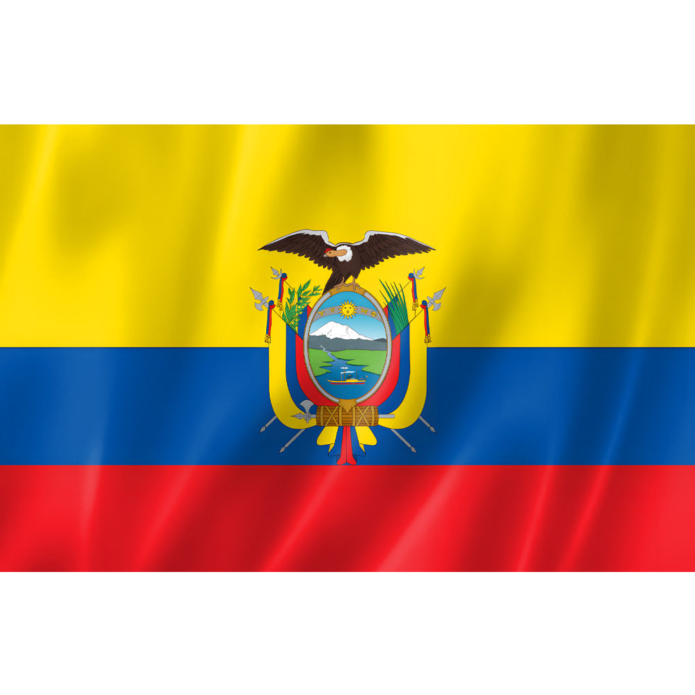Drapeau de l’Équateur jaune, bleu et rouge avec blason. Polyester résistant, format 2:3. Idéal pour déco, événements ou collection sud-américaine.