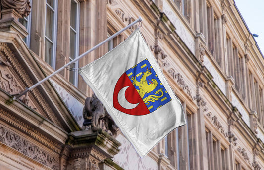 Drapeau de la ville de Vesoul – lion d’or sur fond azur et croissant blanc sur rouge, polyester résistant, format 2:3, usage extérieur ou institutionnel