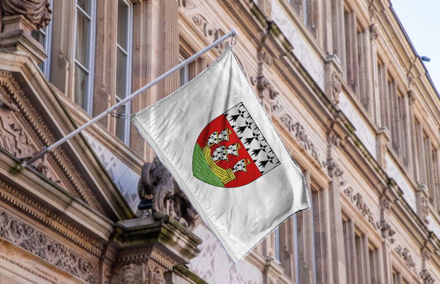 Drapeau de la ville de Nantes – blason navire doré sur fond rouge et hermines bretonnes, format 2:3, polyester résistant